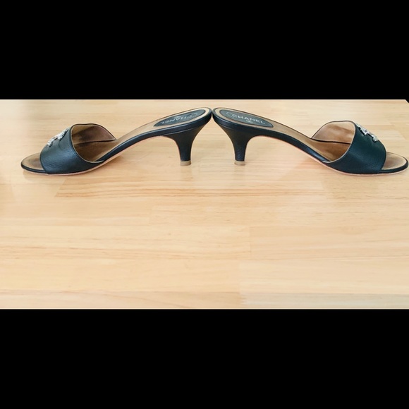 CHANEL blk sandals (slides) w/kitten heels Size 37 - Picture 11 of 12